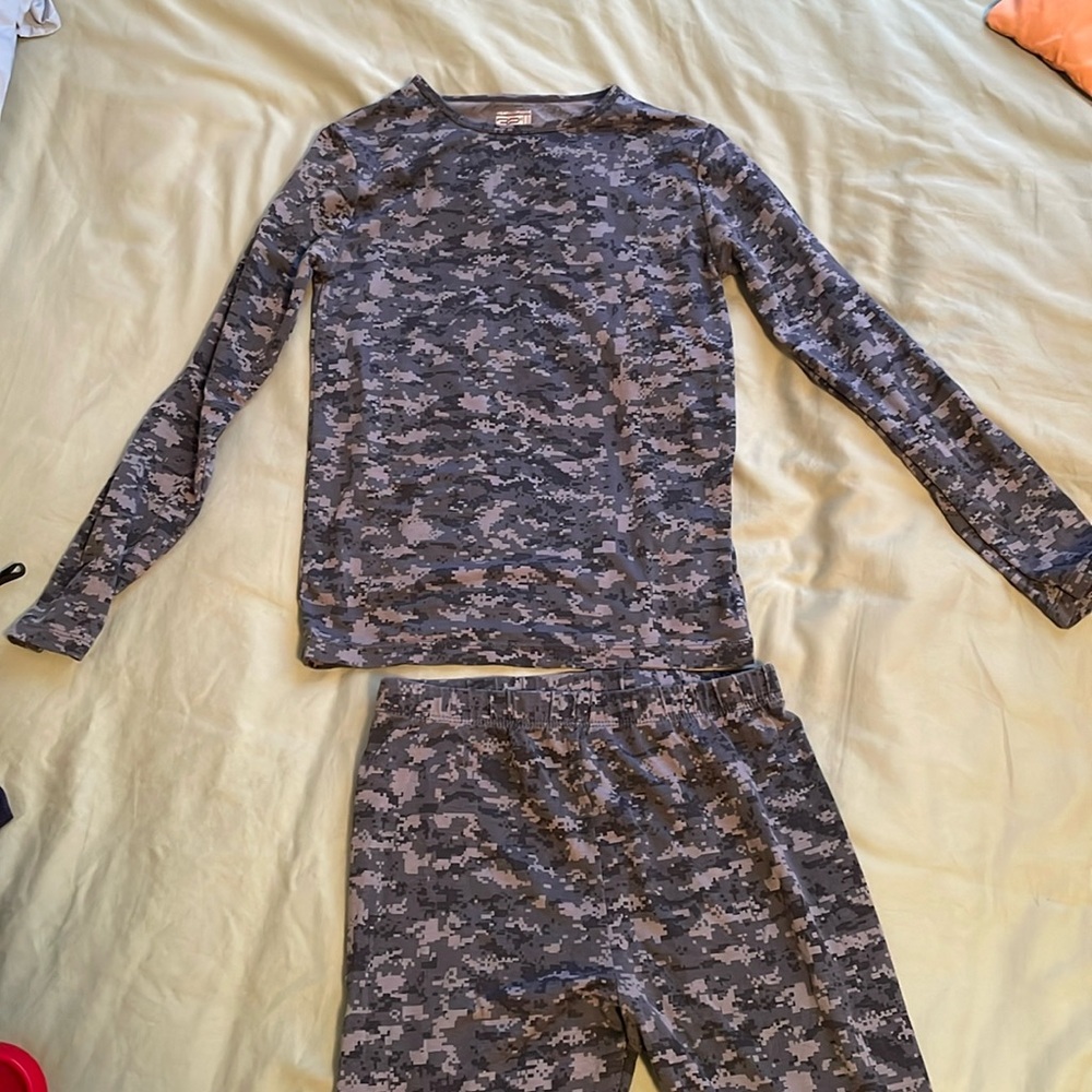 32 degrees kids’ medium baselayer top & bottom